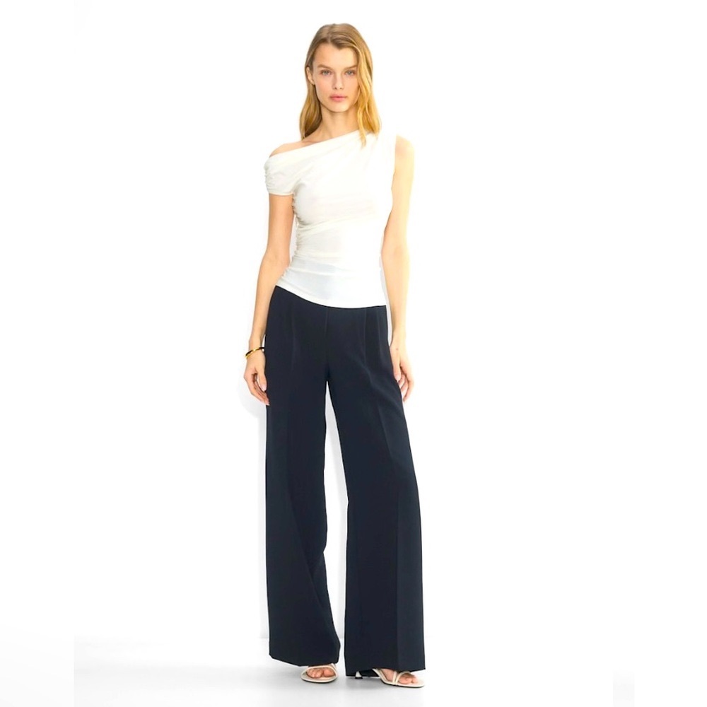 NWOT Aritzia Effortless Pant - Wider (size 6)